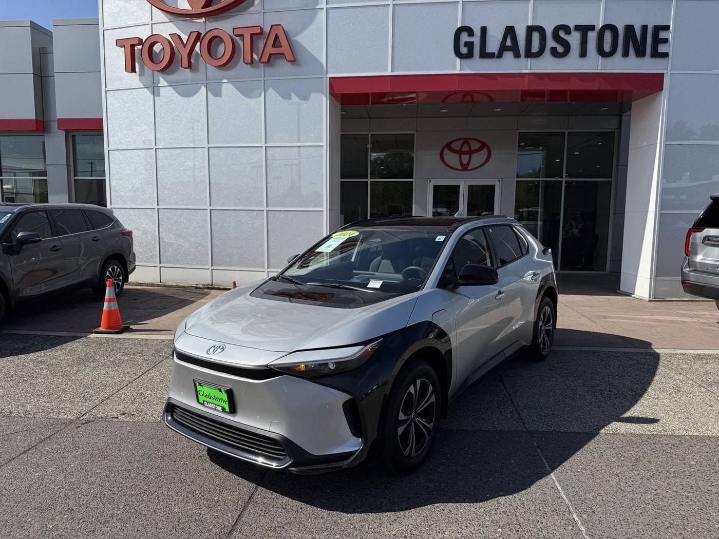 2024 Toyota bZ4X XLE — SUV — 2,796 mi — Gladstone, OR