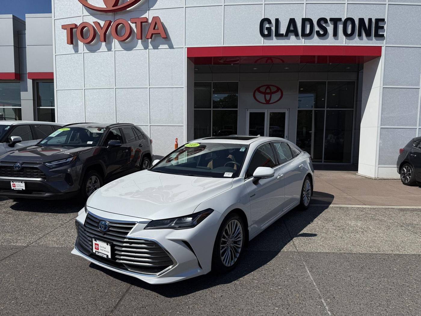 2020 Toyota Avalon Hybrid Limited — Sedan — 32,996 mi — Gladstone, OR