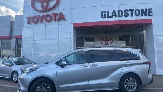 2022 Toyota Sienna XLE — Minivan — 23,662 mi — Gladstone, OR