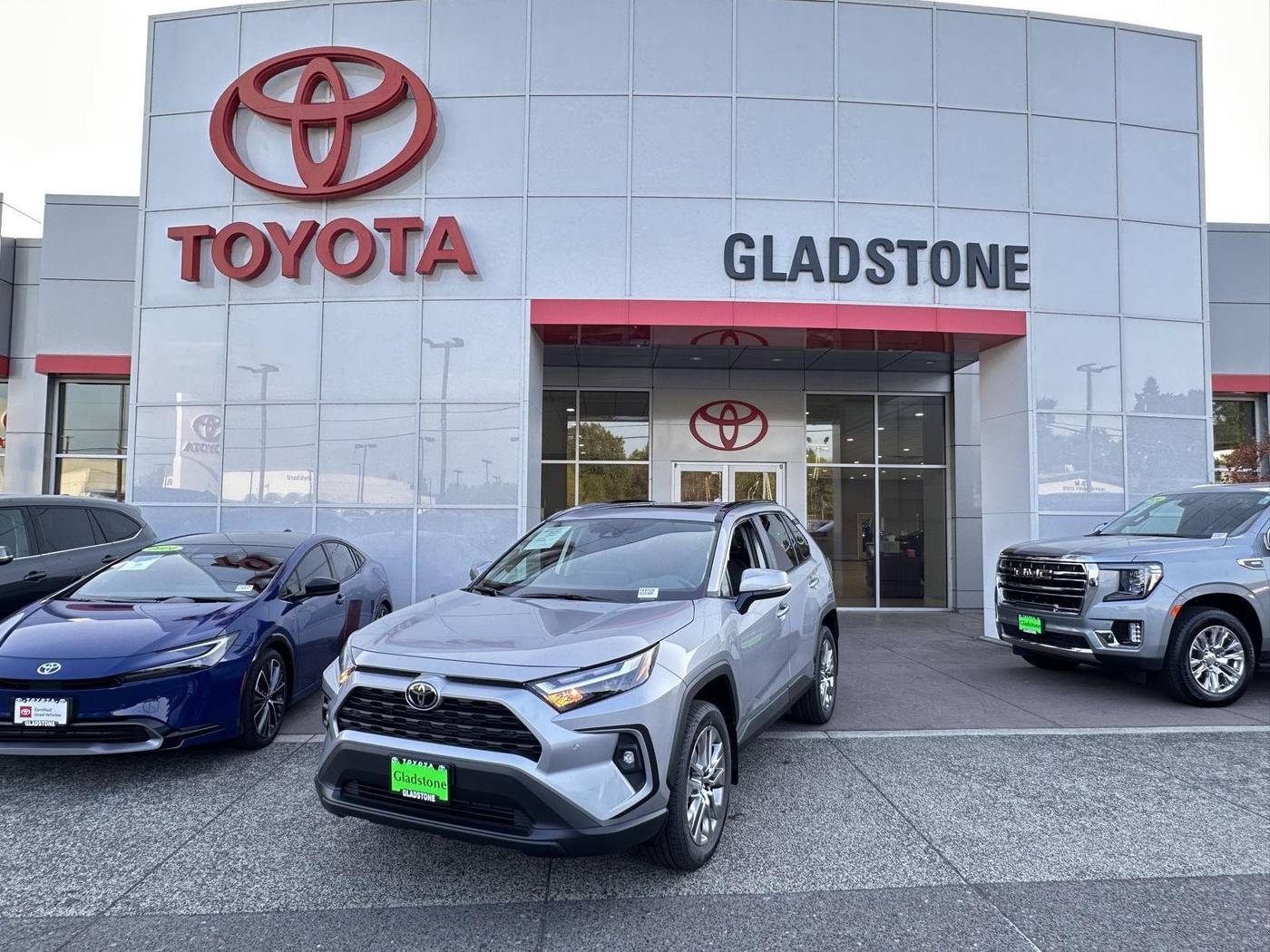 2025 Toyota RAV4 XLE Premium — SUV — 970 mi — Gladstone, OR
