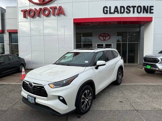 2021 Toyota Highlander XLE — SUV — 24,100 mi — Gladstone, OR