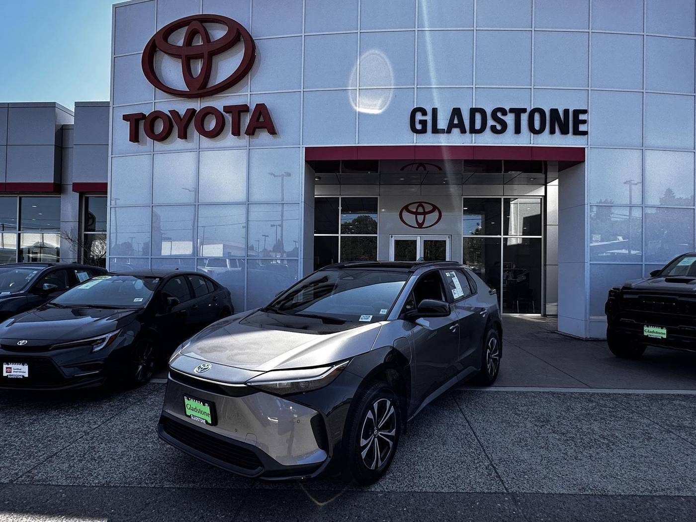 2025 Toyota bZ4X XLE — SUV — 3,555 mi — Gladstone, OR