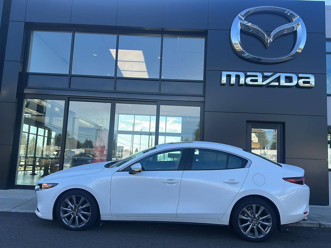 2024 Mazda Mazda3 Preferred — Sedan — 27,620 mi — Gladstone, OR