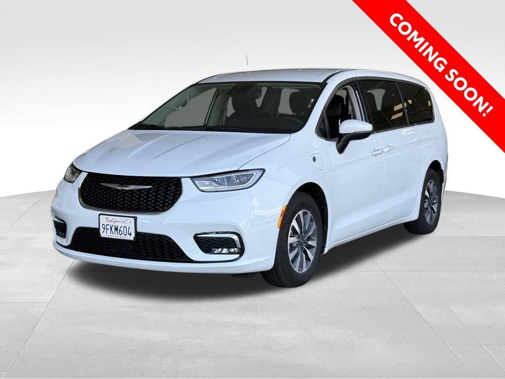 2023 Chrysler Pacifica Hybrid Touring L — Minivan — 39,891 mi — Norwalk, CA