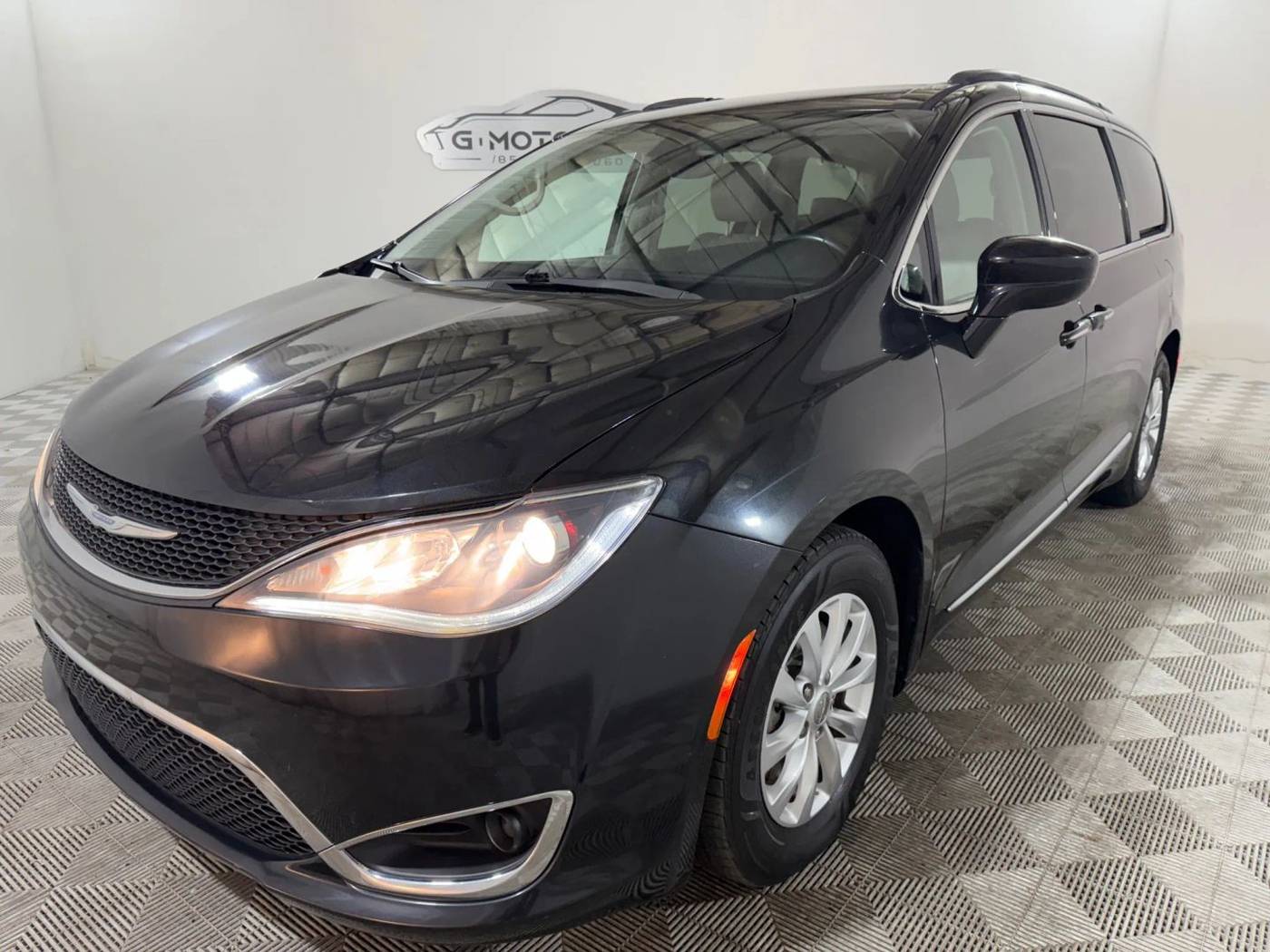 2017 Chrysler Pacifica Touring L — Minivan — 67,233 mi — Waterford Works, NJ