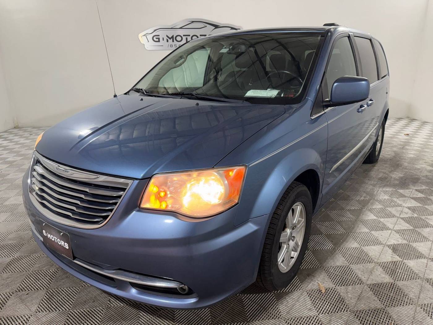 2012 Chrysler Town & Country Touring — Minivan — 117,331 mi — Waterford Works, NJ
