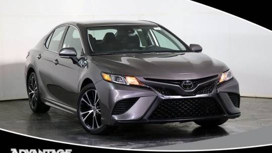 2020 Toyota Camry SE — Sedan — 41,078 mi — Naperville, IL