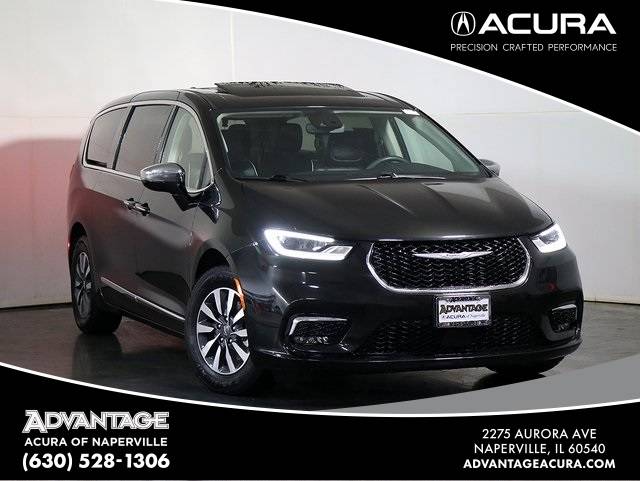 2023 Chrysler Pacifica Hybrid Limited — Minivan — 47,993 mi — Naperville, IL