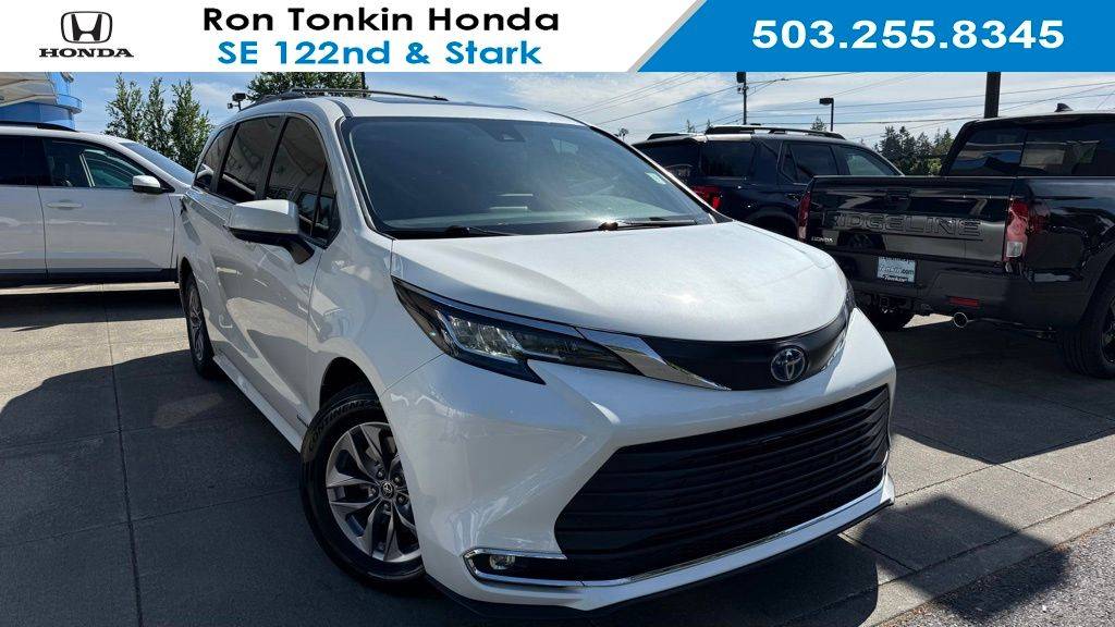 2021 Toyota Sienna XLE — Minivan — 39,656 mi — Portland, OR