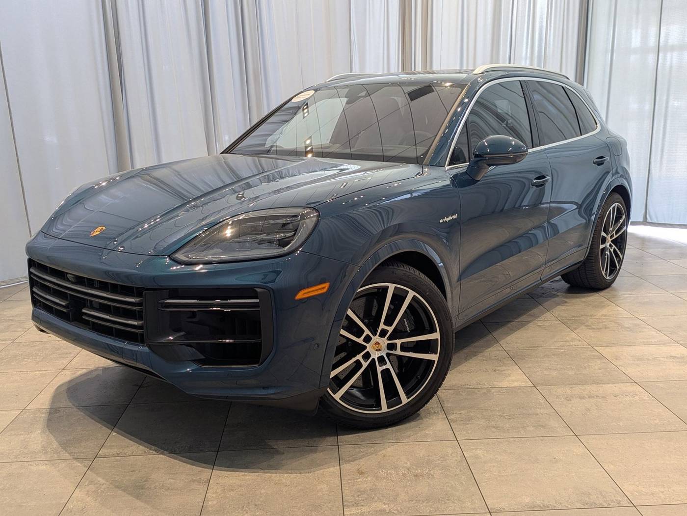 2024 Porsche Cayenne Turbo E-Hybrid — SUV — 10 mi — Bellevue, WA