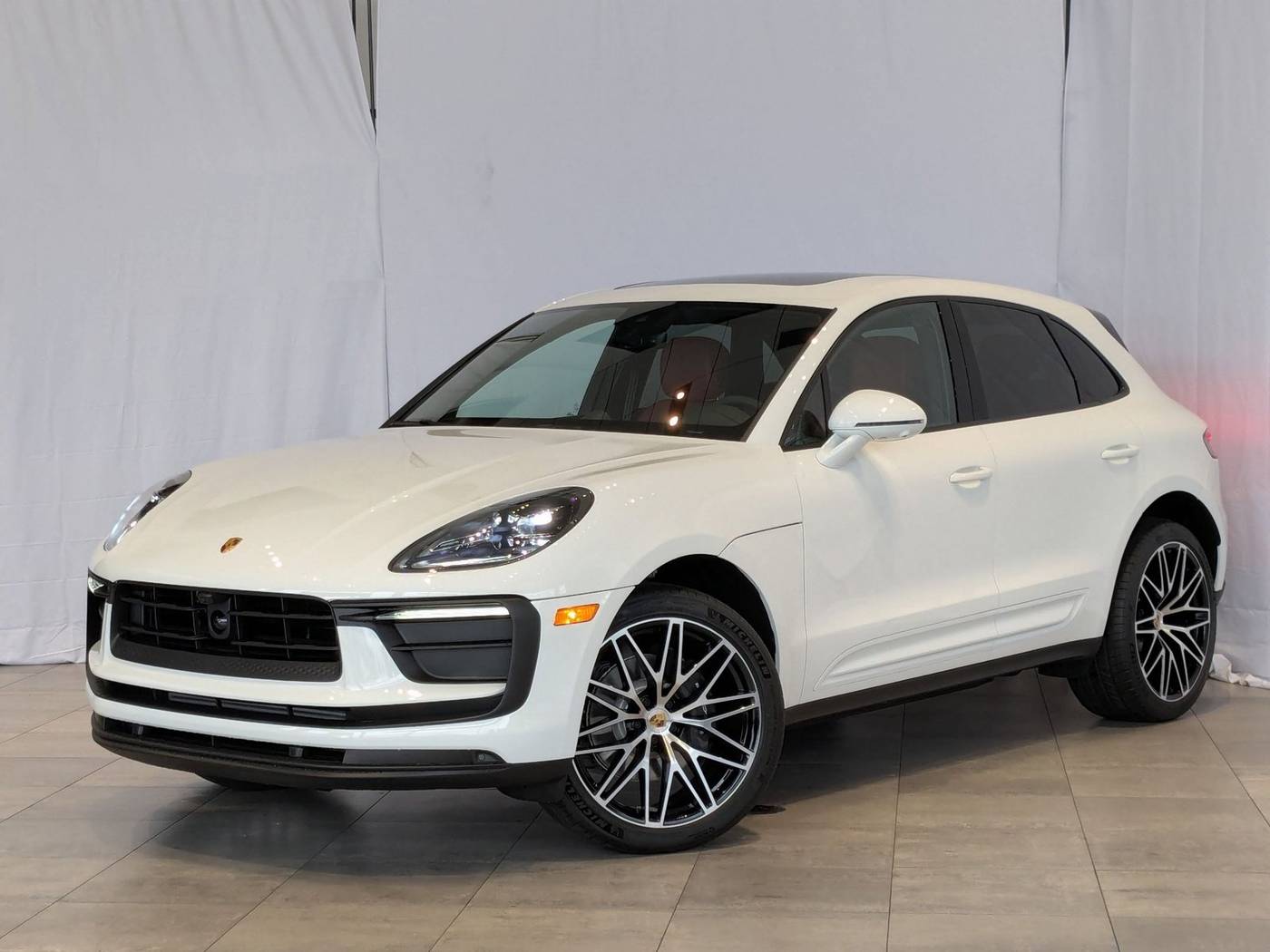 2025 Porsche Macan Standard — SUV — 411 mi — Bellevue, WA