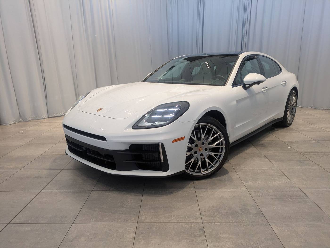 2025 Porsche Panamera 4 — Sedan — 6,134 mi — Bellevue, WA
