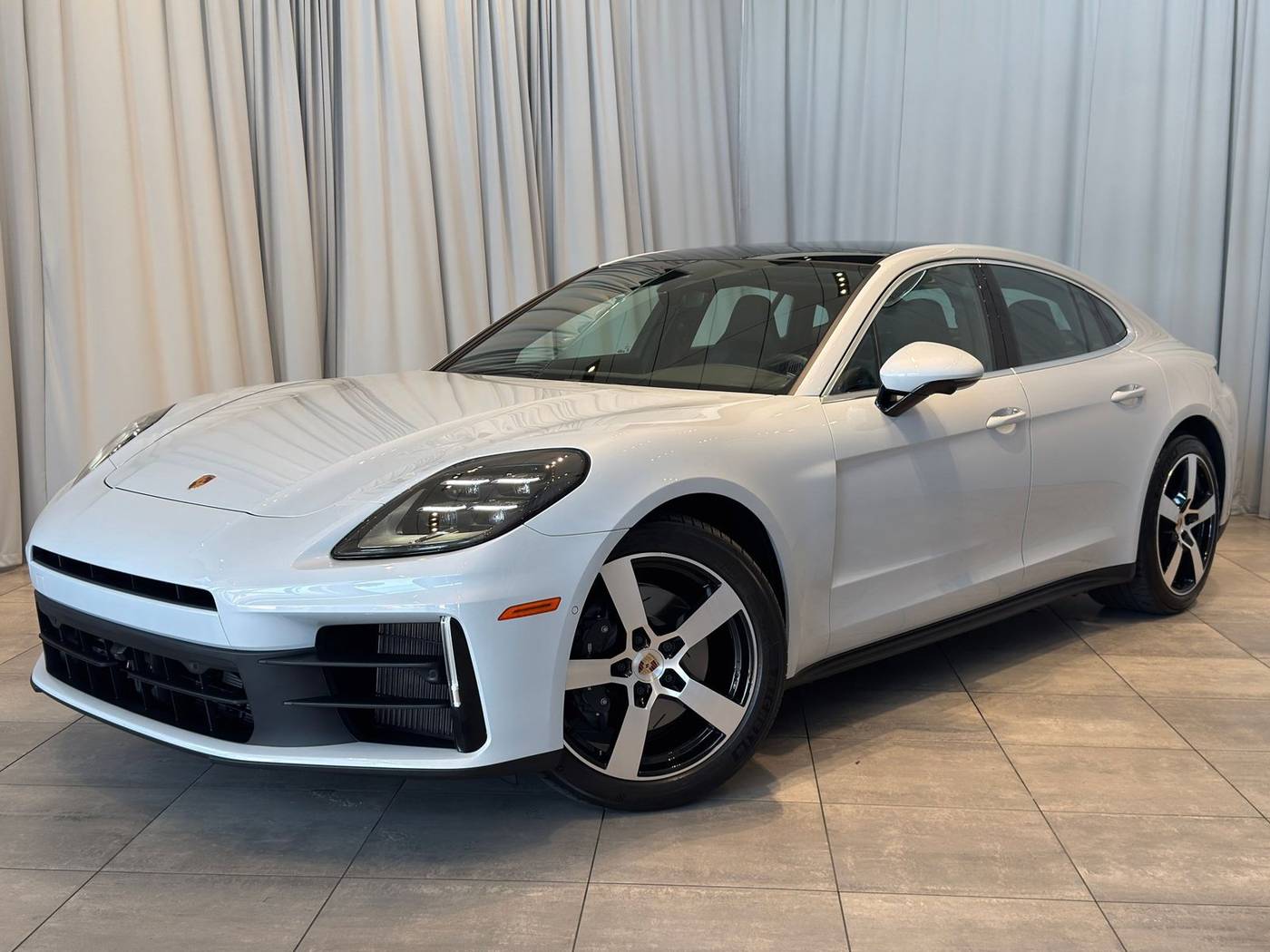 2025 Porsche Panamera 4 — Sedan — 5,744 mi — Bellevue, WA