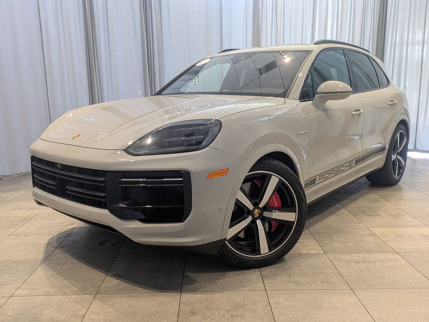 2024 Porsche Cayenne Turbo E-Hybrid — SUV — 94 mi — Bellevue, WA