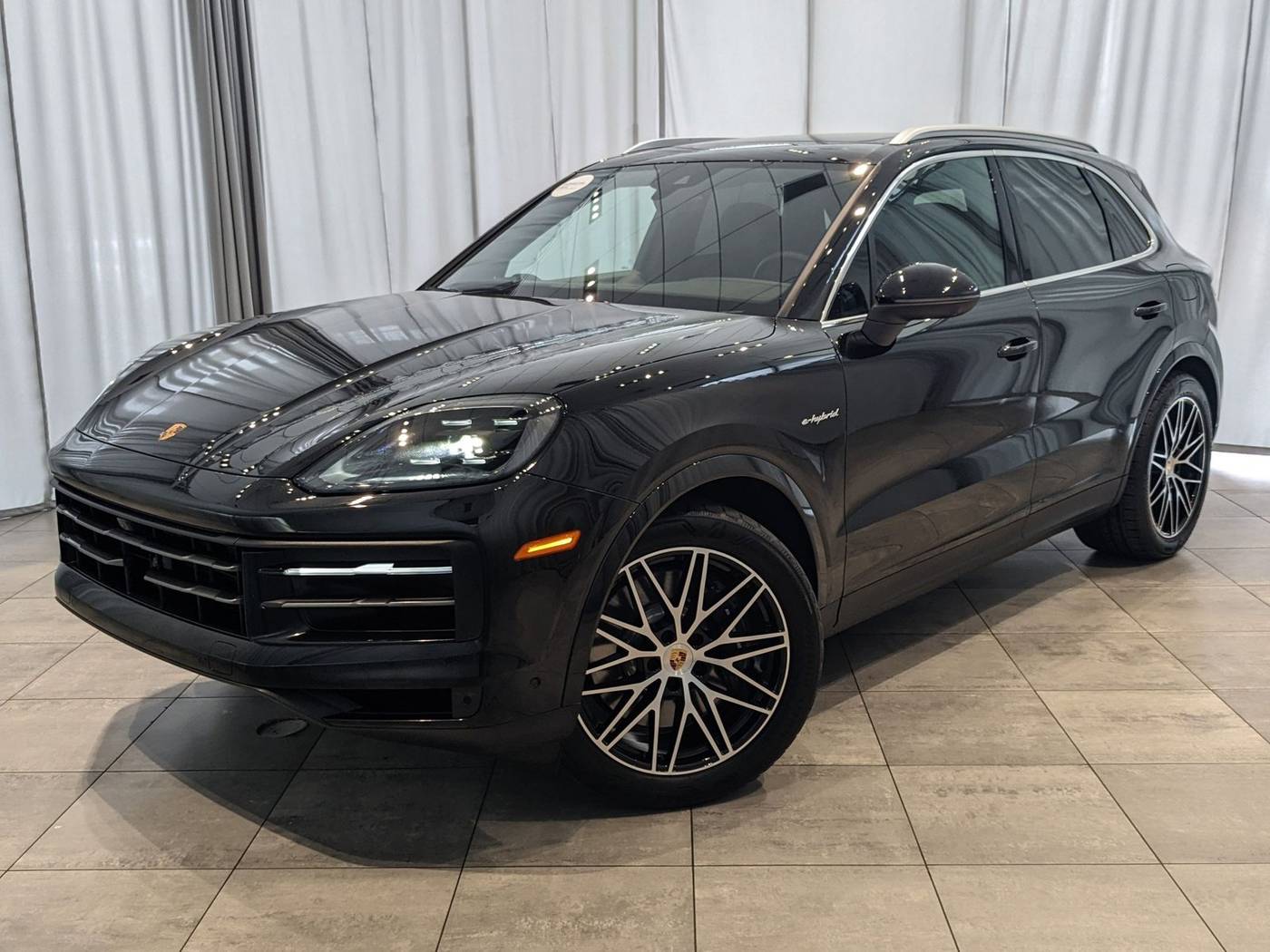 2024 Porsche Cayenne E-Hybrid — SUV — 2,586 mi — Bellevue, WA