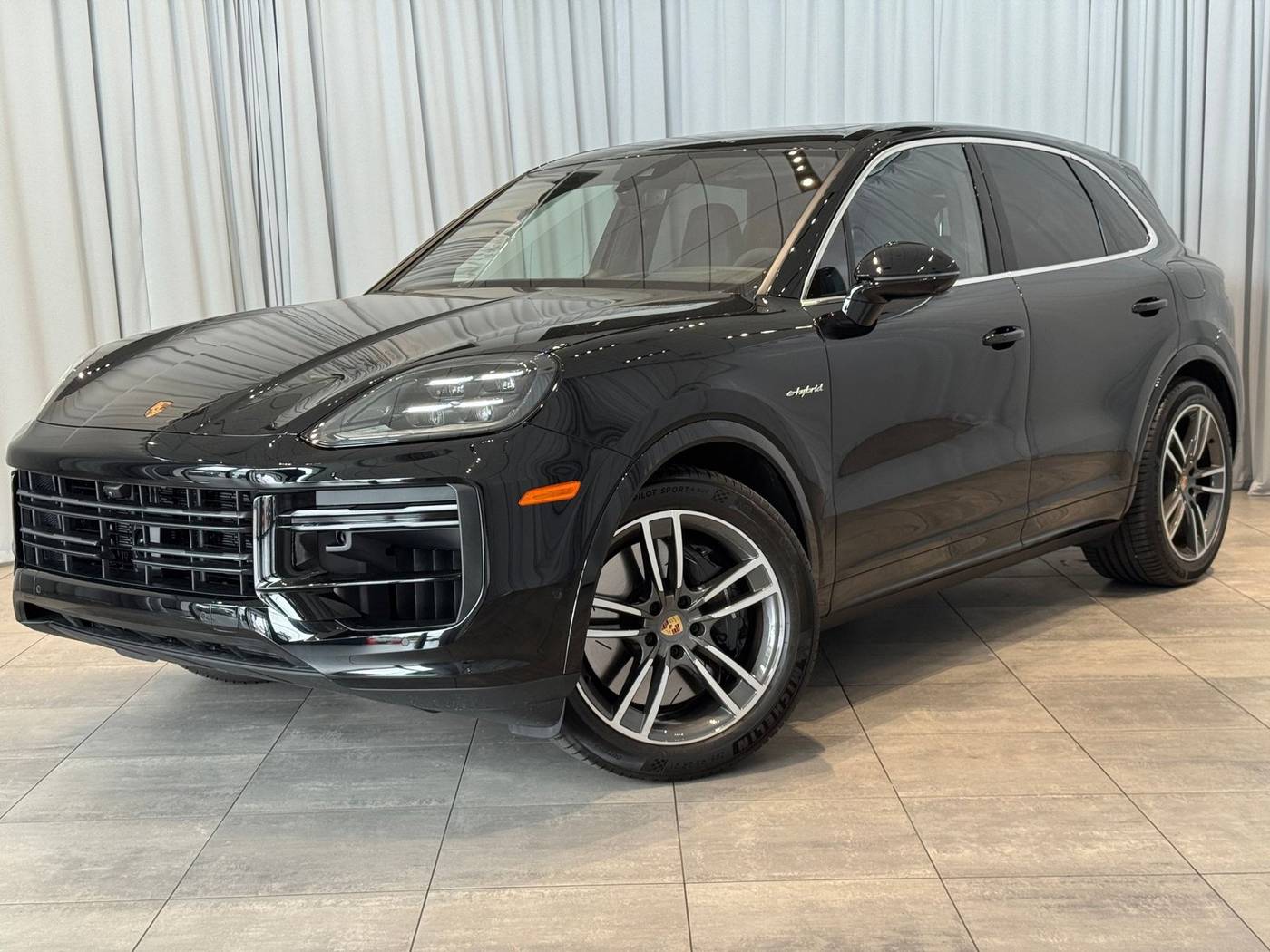 2024 Porsche Cayenne Turbo E-Hybrid — SUV — 1,057 mi — Bellevue, WA