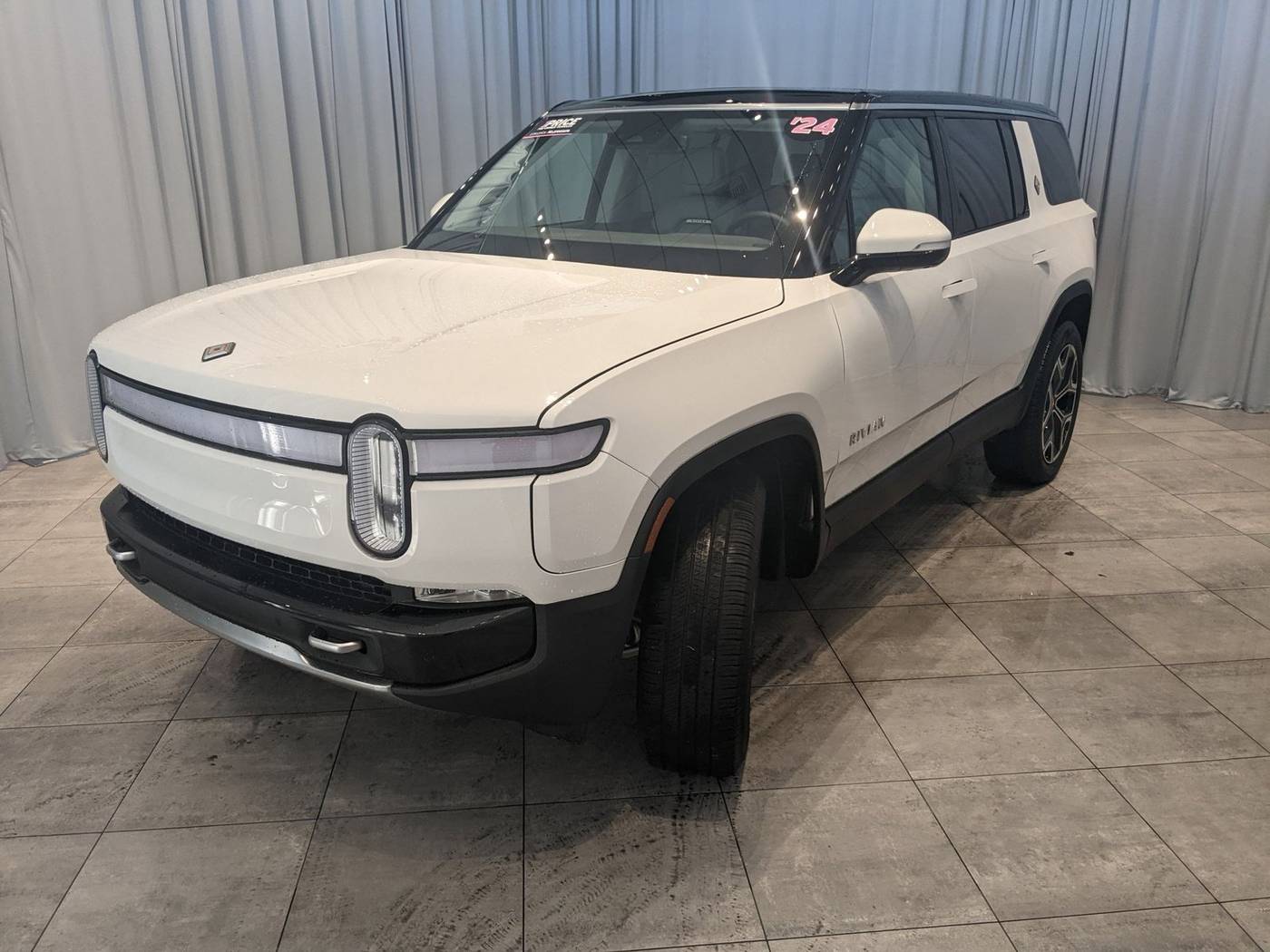 2024 Rivian R1S