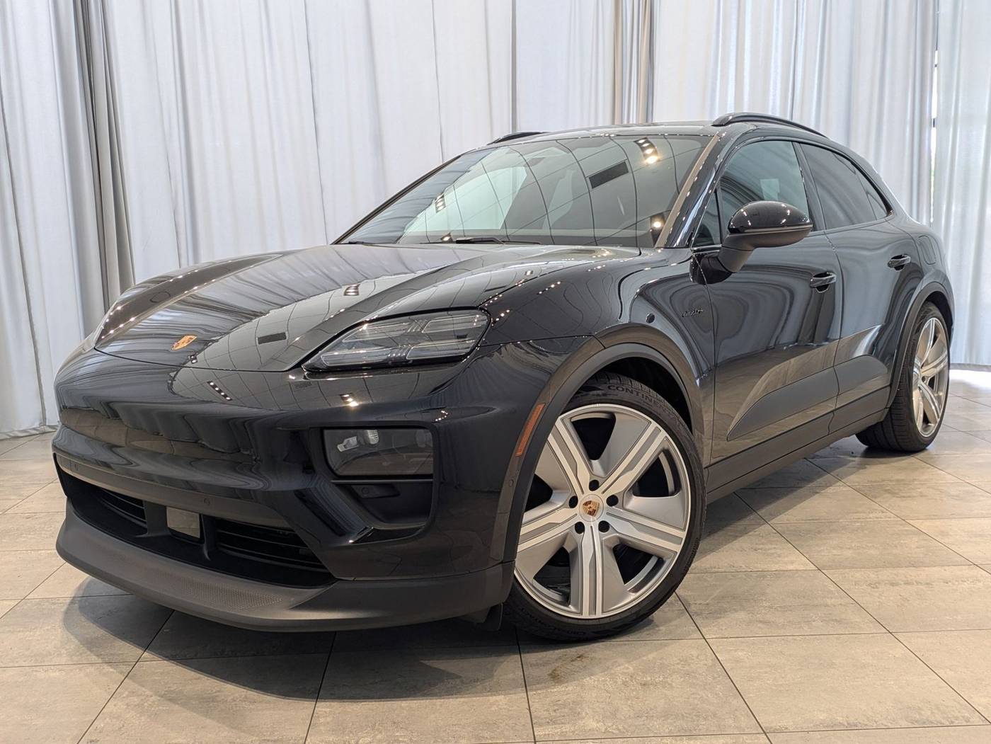 2025 Porsche Macan Electric Standard — SUV — 1,330 mi — Bellevue, WA