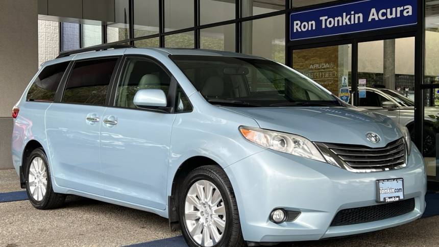 2015 Toyota Sienna XLE — Minivan — 43,958 mi — Portland, OR