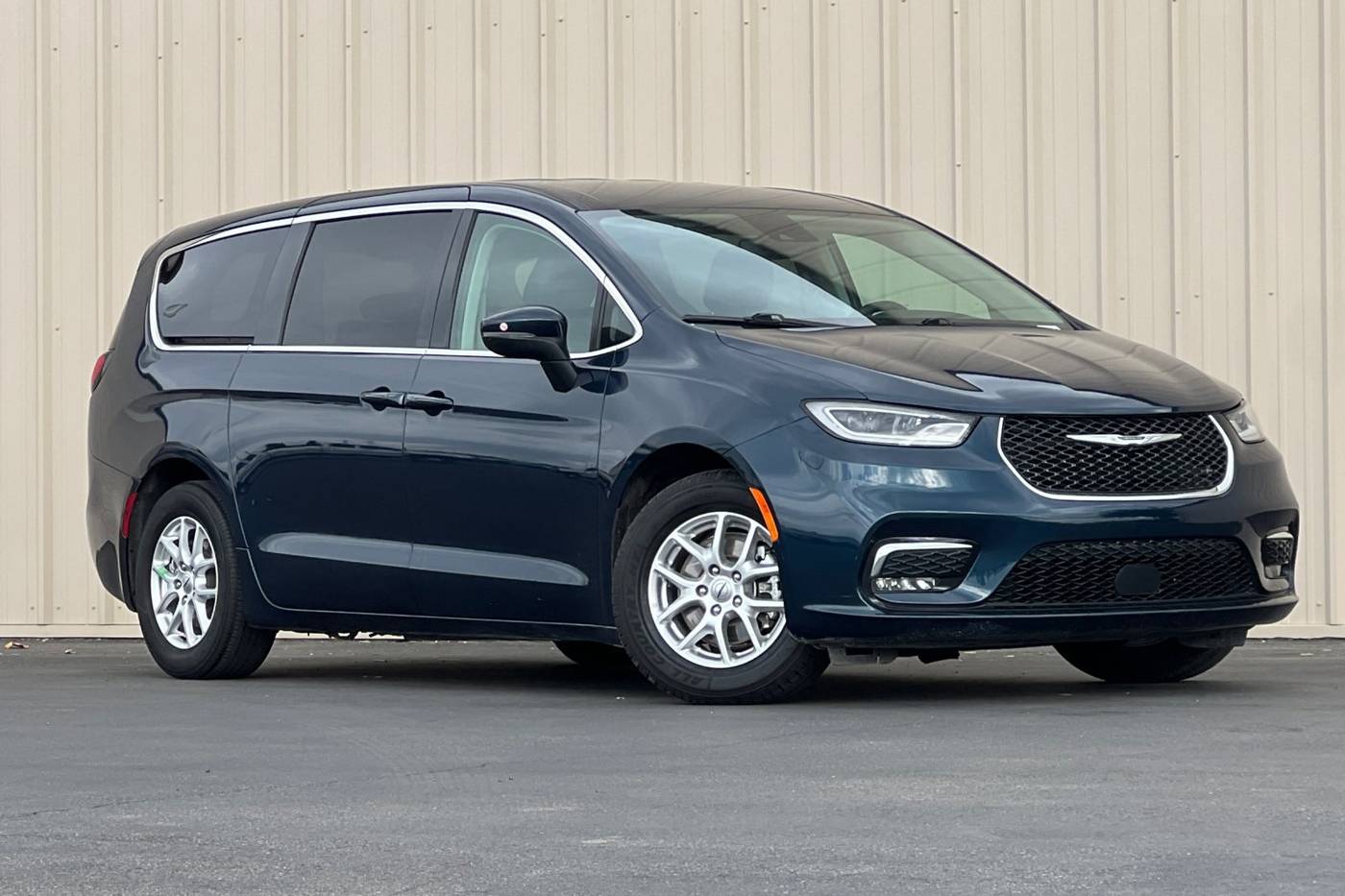 2023 Chrysler Pacifica Touring L — Minivan — 65,895 mi — Caldwell, ID