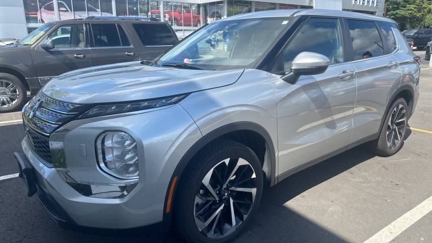 2022 Mitsubishi Outlander ES — SUV — 32,641 mi — Lynnwood, WA
