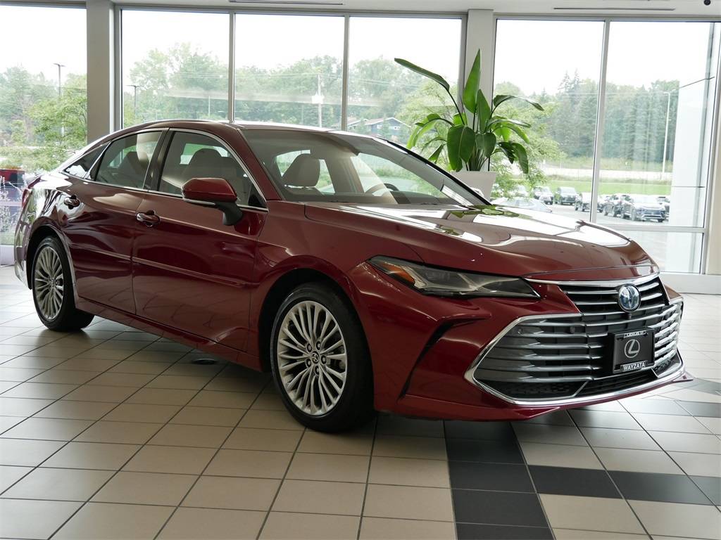2022 Toyota Avalon Hybrid Limited — Sedan — 18,889 mi — Wayzata, MN