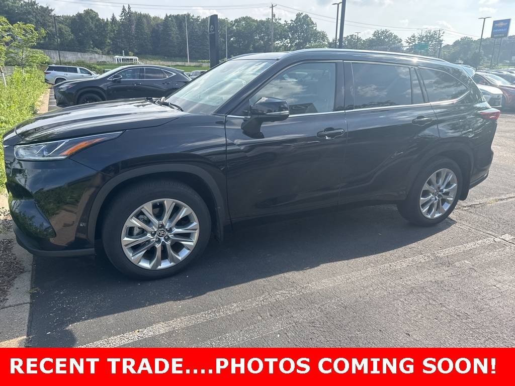 2023 Toyota Highlander Limited — SUV — 18,528 mi — Wayzata, MN