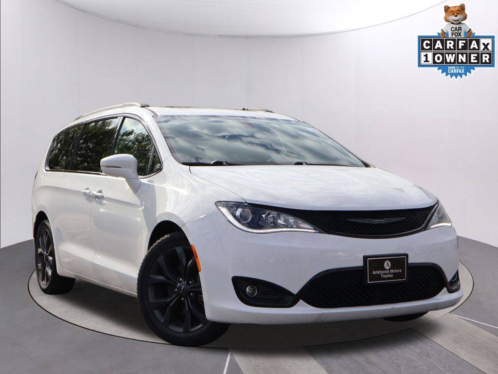 2018 Chrysler Pacifica Limited — Minivan — 89,000 mi — Topeka, KS