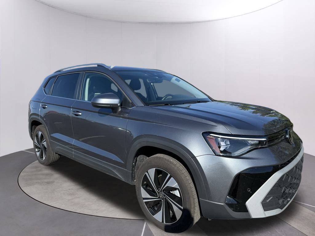 2025 Volkswagen Taos SE — SUV — 7,012 mi — Topeka, KS