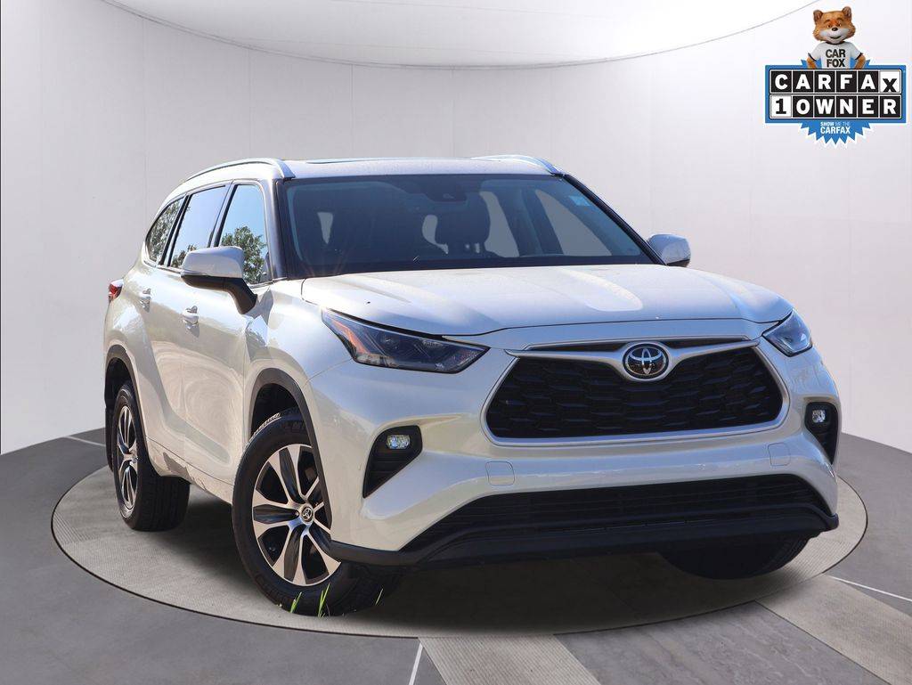 2021 Toyota Highlander XLE — SUV — 84,944 mi — Topeka, KS
