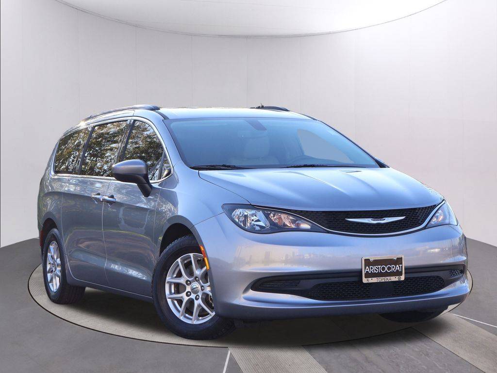 2021 Chrysler Voyager LXI — Minivan — 95,135 mi — Topeka, KS