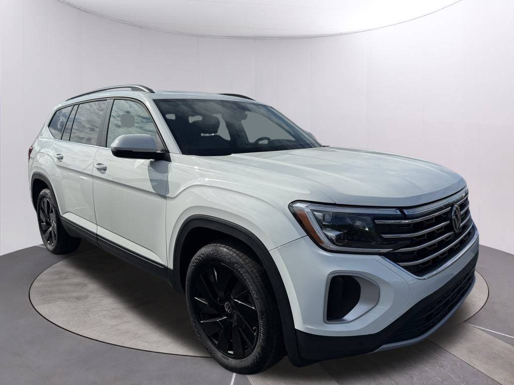 2025 Volkswagen Atlas SE with Technology — SUV — 4,017 mi — Topeka, KS