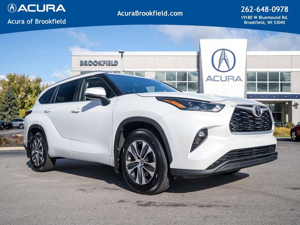 2023 Toyota Highlander XLE — SUV — 24,941 mi — Brookfield, WI