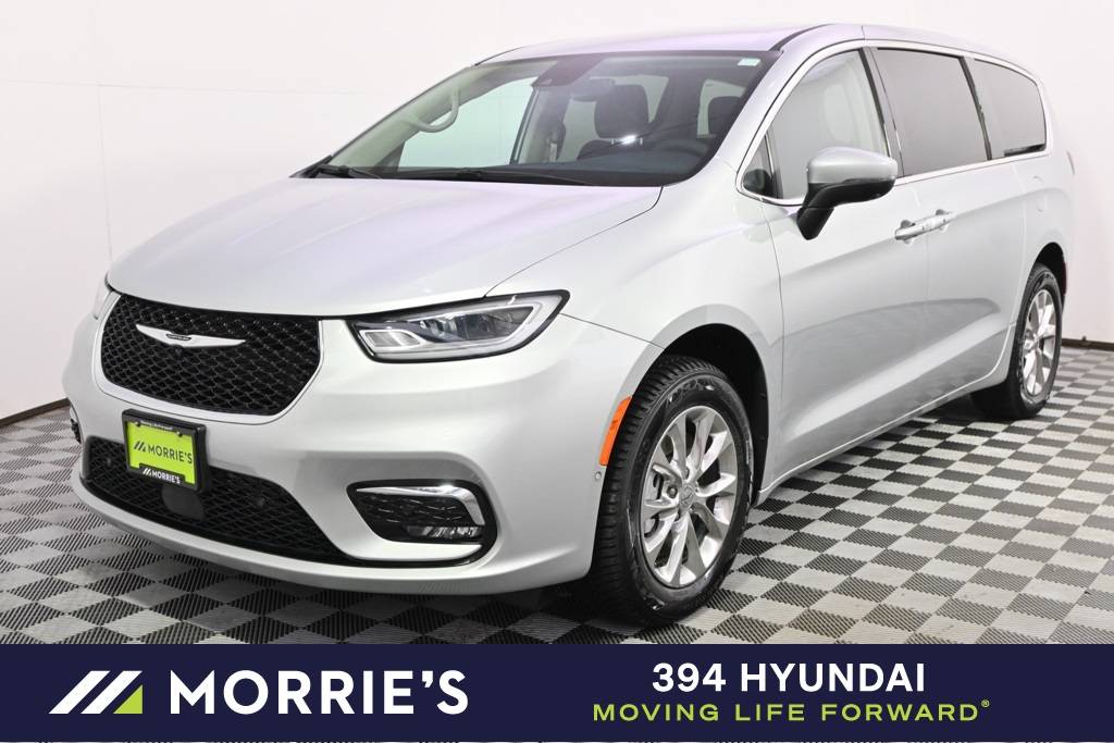 2023 Chrysler Pacifica Touring L — Minivan — 28,999 mi — Saint Louis Park, MN