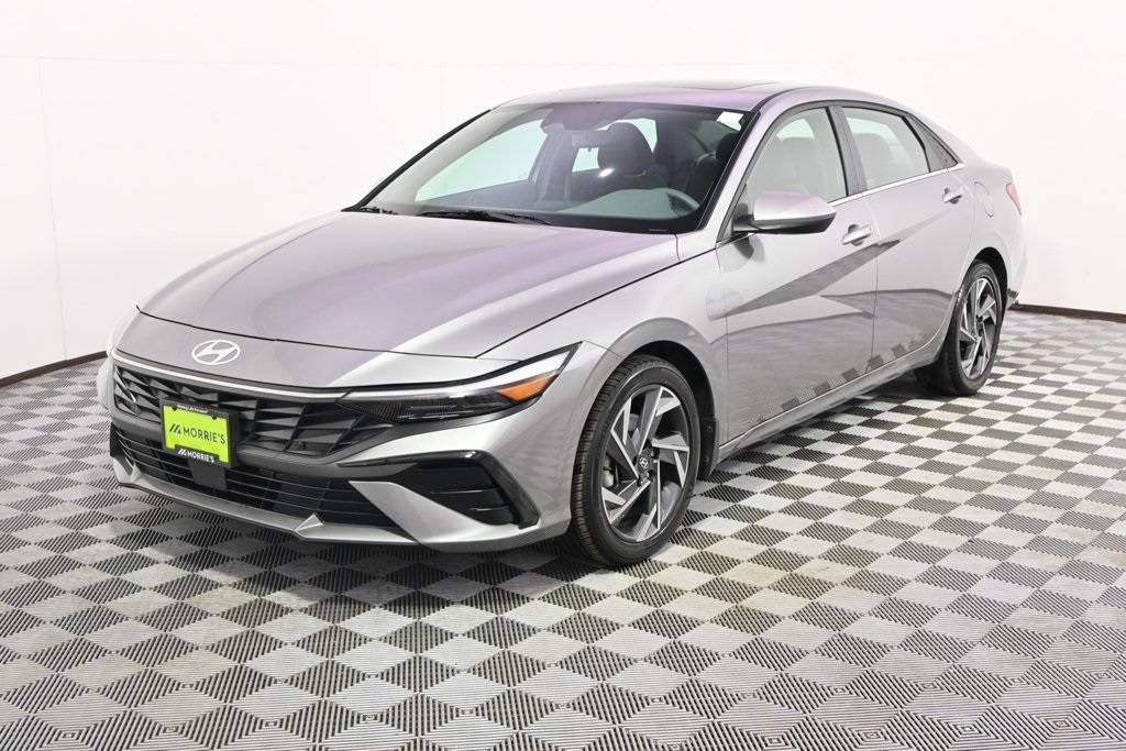 2024 Hyundai Elantra SEL — Sedan — 4,905 mi — Saint Louis Park, MN