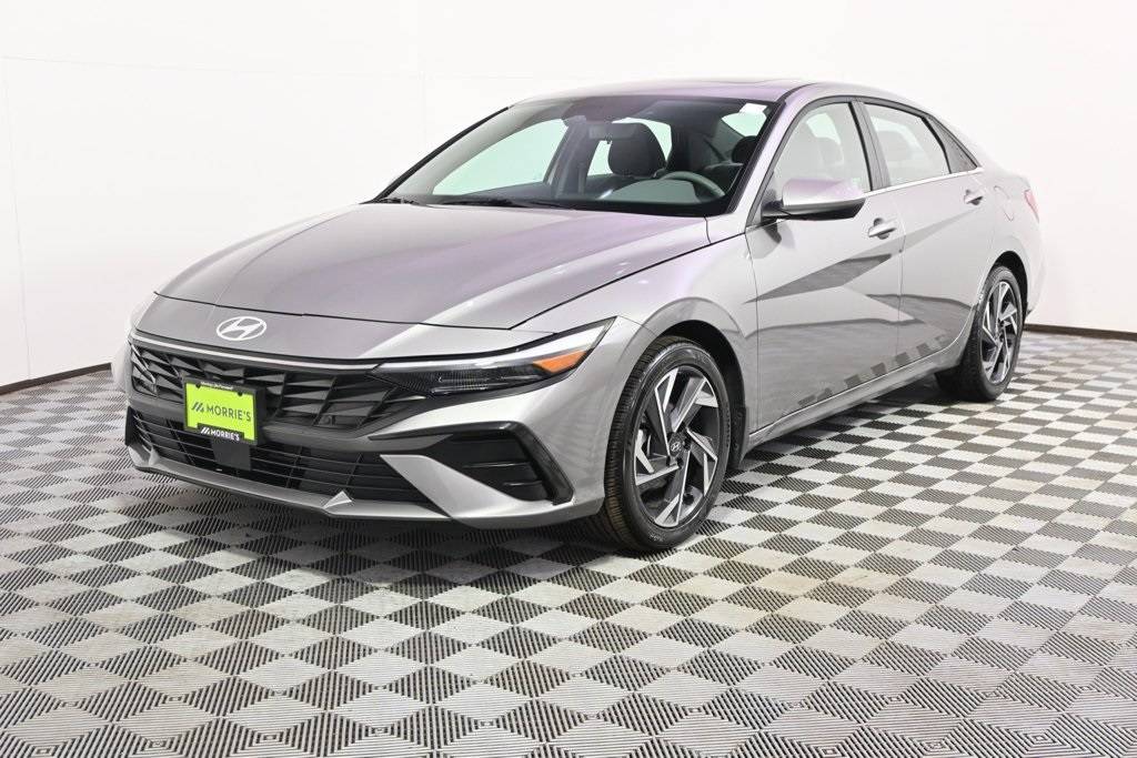 2024 Hyundai Elantra SEL — Sedan — 5,450 mi — Saint Louis Park, MN