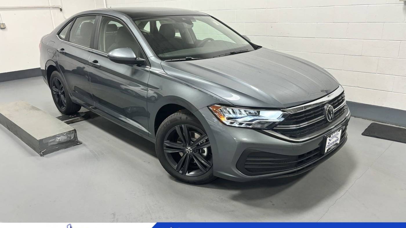 2024 Volkswagen Jetta SE — Sedan — 11,078 mi — Maplewood, MN