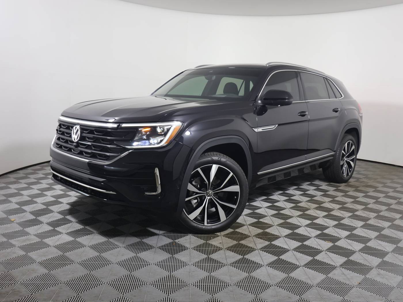 2025 Volkswagen Atlas Cross Sport SEL Premium R-Line — SUV — 1,248 mi — West Melbourne, FL