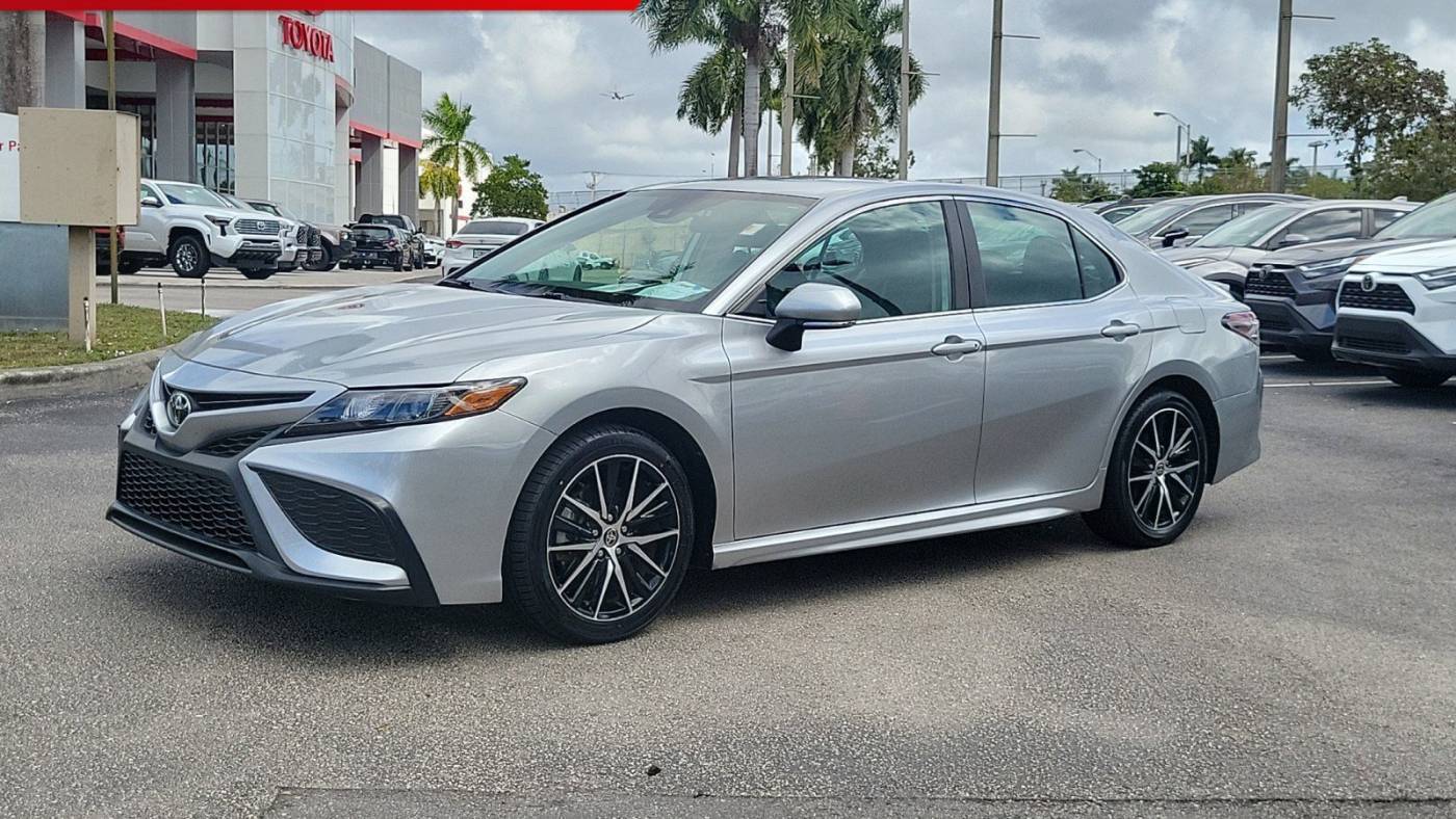 2022 Toyota Camry SE — Sedan — 16,457 mi — Doral, FL