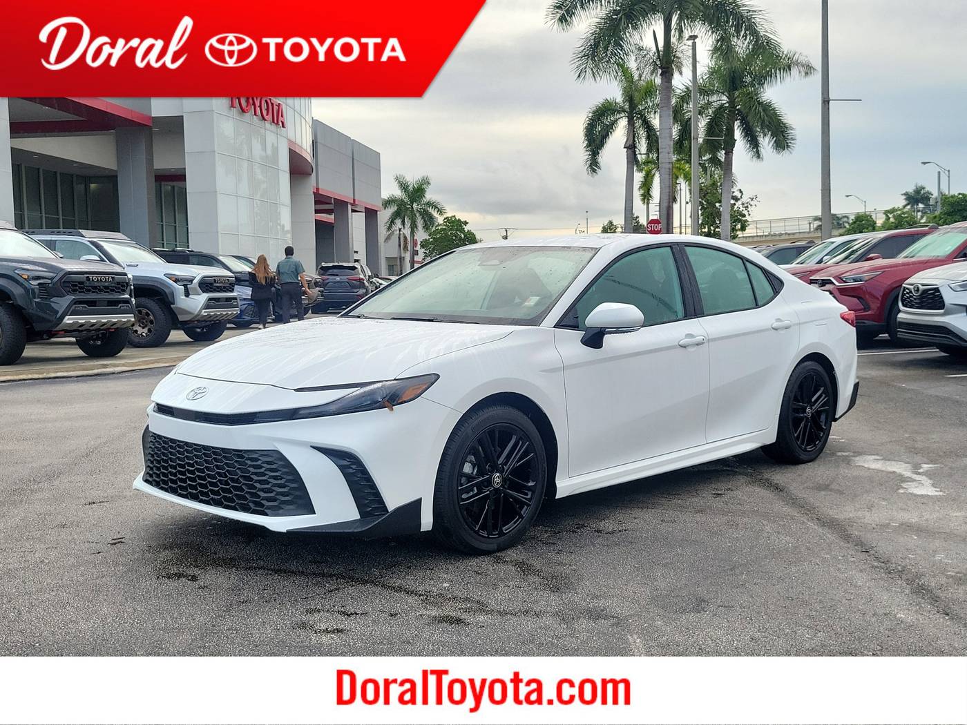 2025 Toyota Camry Hybrid SE — Sedan — 422 mi — Doral, FL