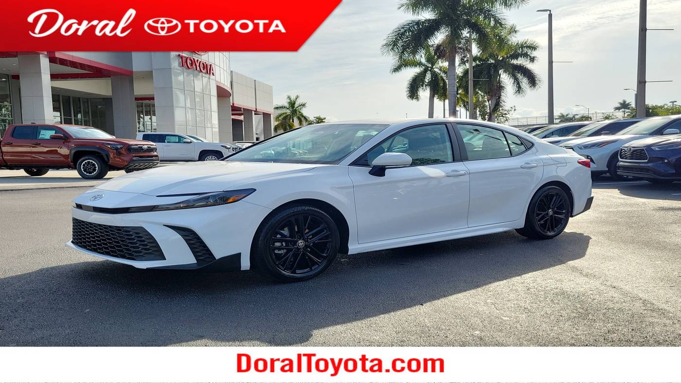 2025 Toyota Camry SE — Sedan — 188 mi — Doral, FL