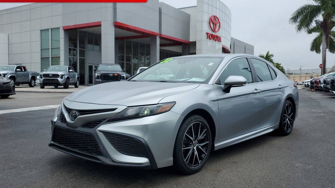 2022 Toyota Camry SE — Sedan — 11,317 mi — Doral, FL