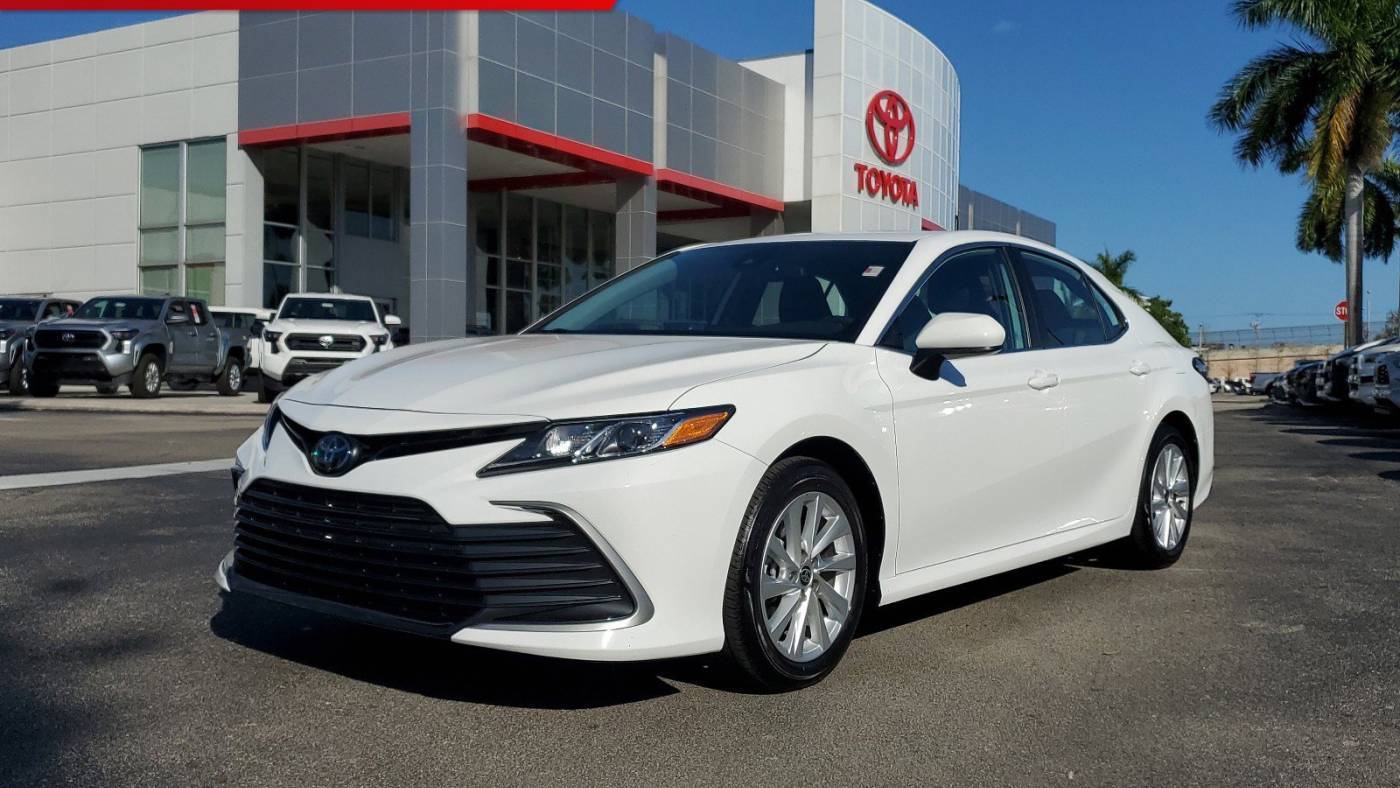 2024 Toyota Camry LE — Sedan — 29,153 mi — Doral, FL
