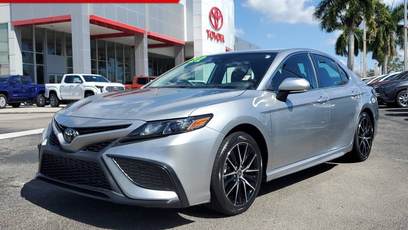 2022 Toyota Camry SE — Sedan — 4,389 mi — Doral, FL