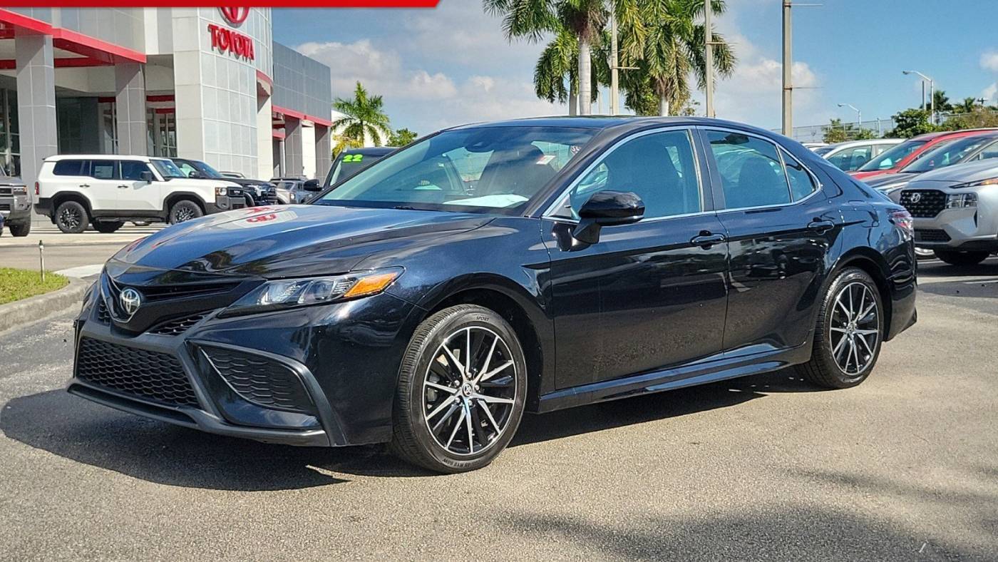 2021 Toyota Camry SE — Sedan — 64,486 mi — Doral, FL