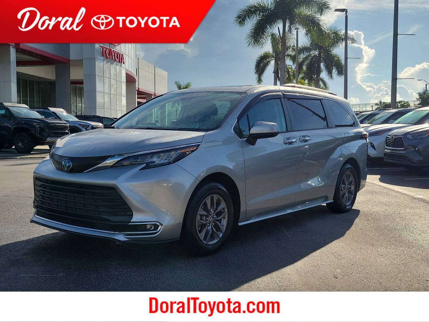 2023 Toyota Sienna XLE — Minivan — 26,147 mi — Doral, FL
