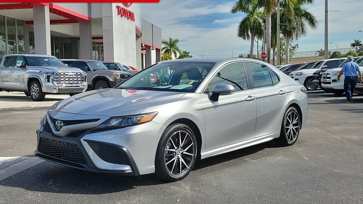 2023 Toyota Camry SE — Sedan — 20,465 mi — Doral, FL
