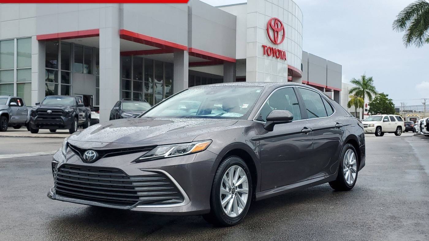 2023 Toyota Camry LE — Sedan — 19,939 mi — Doral, FL