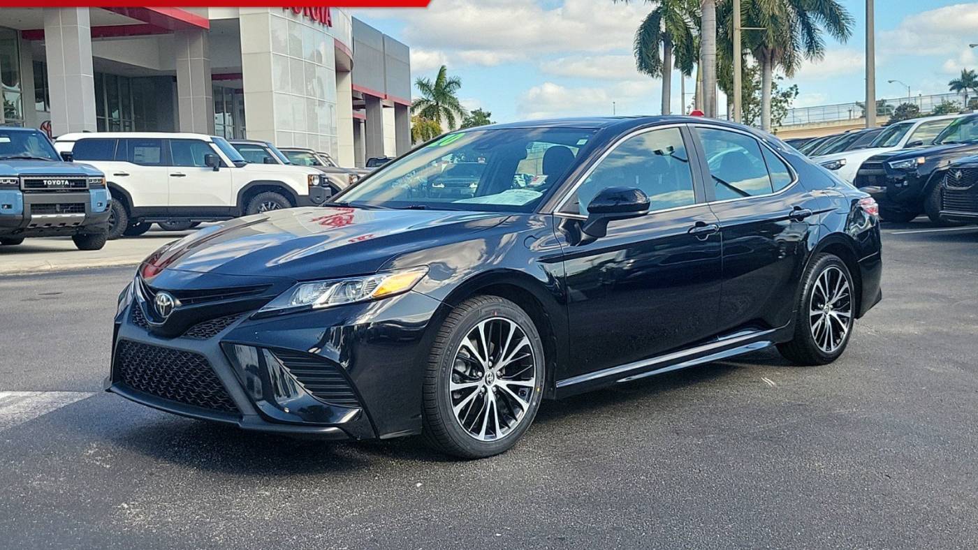 2020 Toyota Camry SE — Sedan — 43,324 mi — Doral, FL