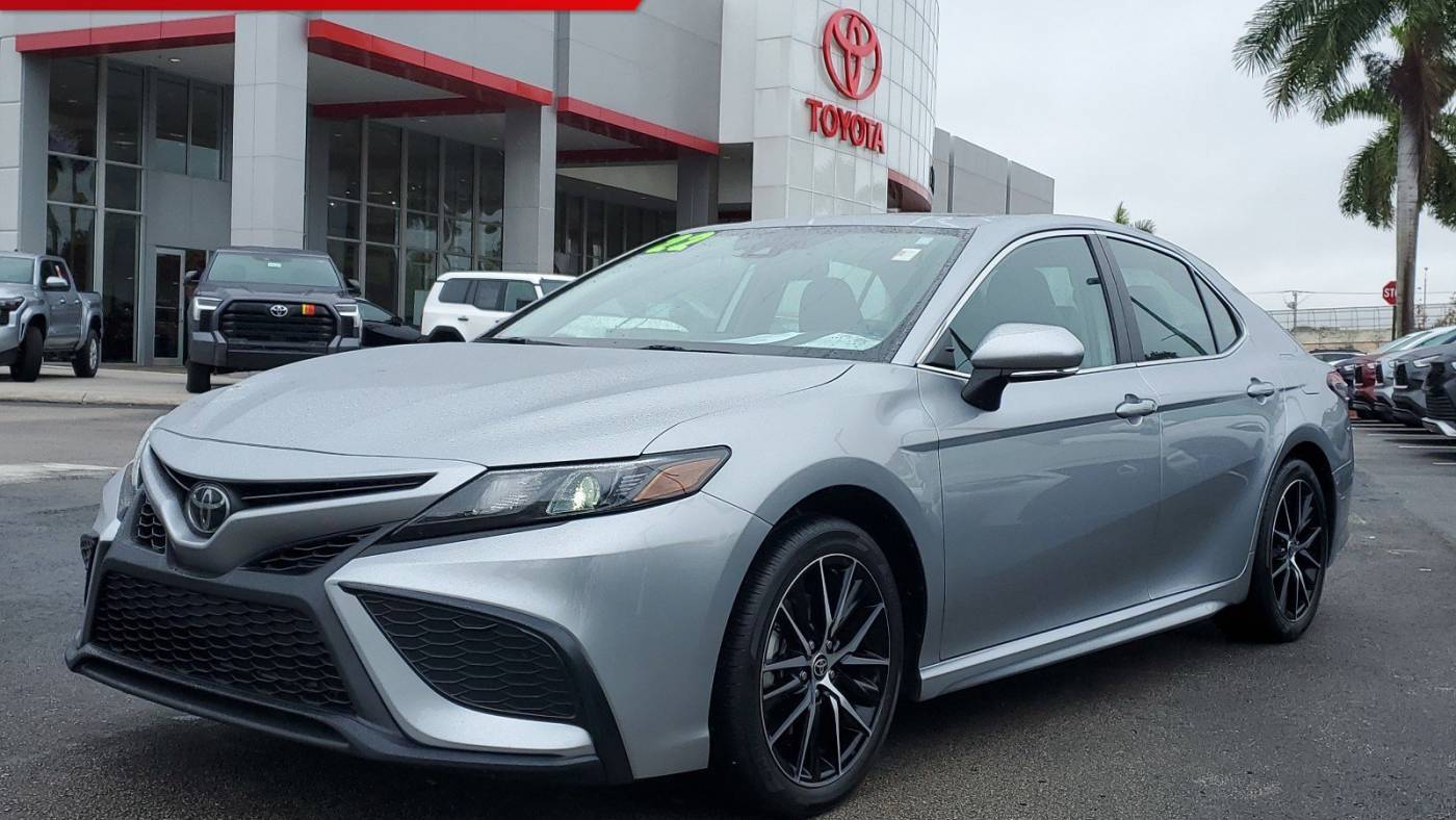 2022 Toyota Camry SE — Sedan — 29,901 mi — Doral, FL
